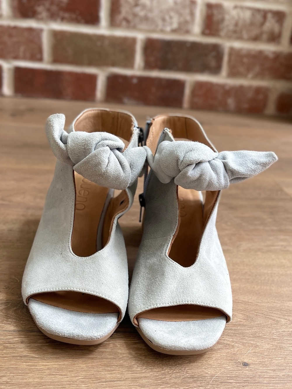 Bueno Ellie Suede stacked blocked heel sandal  in Light Blue Gray -Sz 7.5
